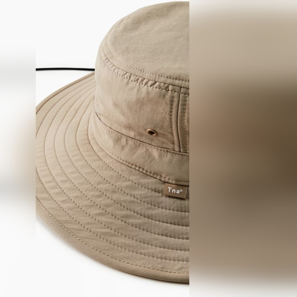 ARITZIA TNA Passenger Bucket Hat Drawstring in White M/L - Picture 8 of 8